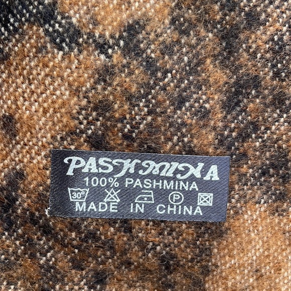 #40 Cozy Leopard Print Reversible Pashmina shawl Poncho - Picture 4 of 4